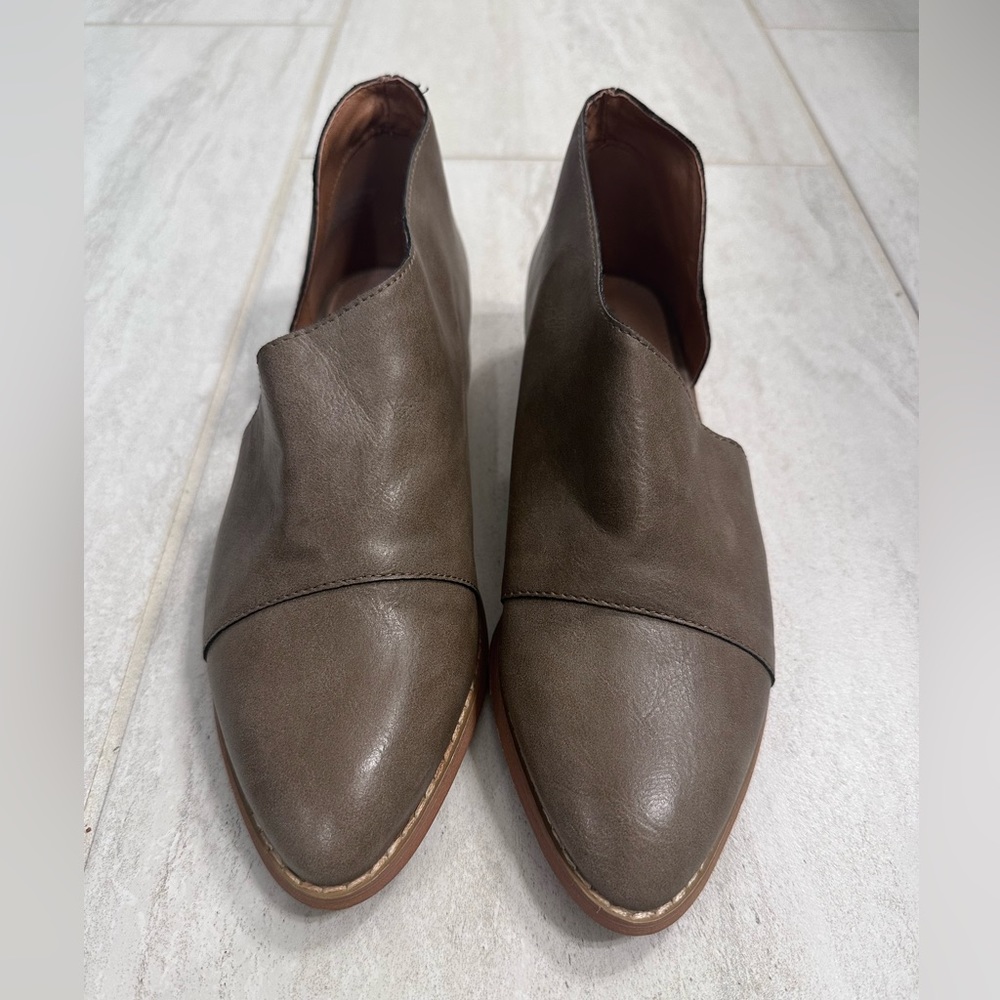 Mi iM Freya Leather Flats Taupe Size 6.5 NWT - Picture 2 of 6